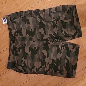 NWT Old Navy Fleece cargo shorts